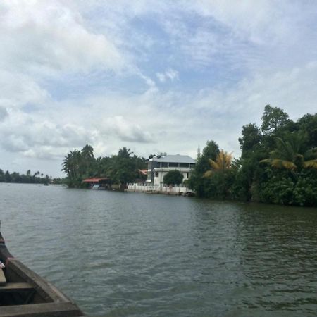 Captains Cabin Backwater Resort Alappuzha Buitenkant foto