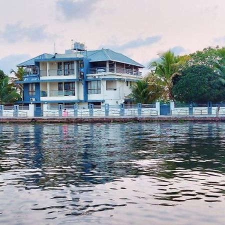 Captains Cabin Backwater Resort Alappuzha Buitenkant foto