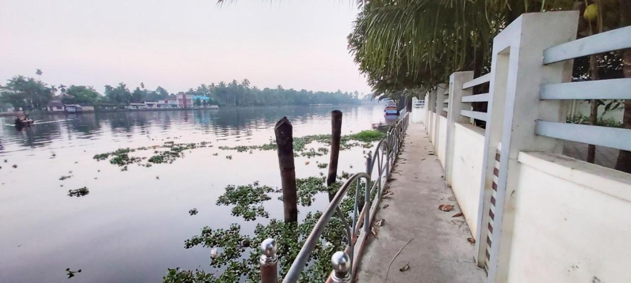 Captains Cabin Backwater Resort Alappuzha Buitenkant foto