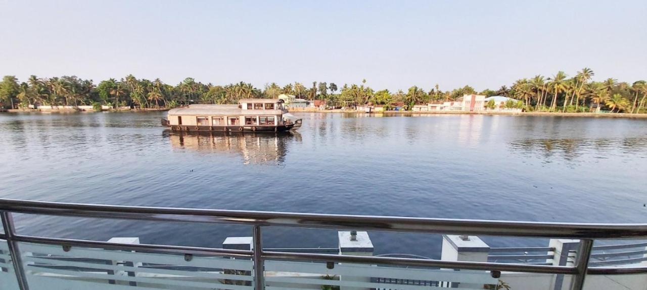Captains Cabin Backwater Resort Alappuzha Buitenkant foto